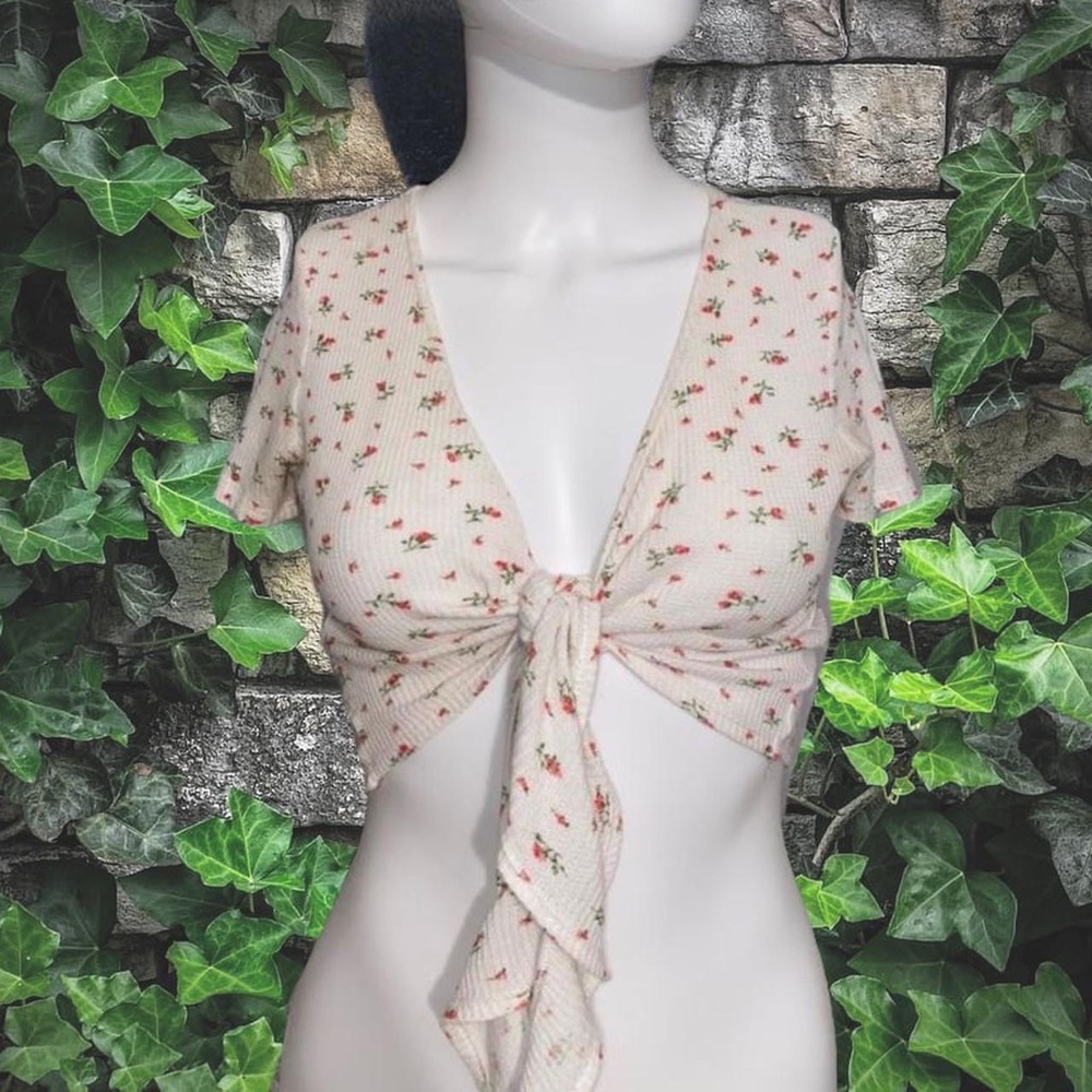 Brandy Melville Rae floral top